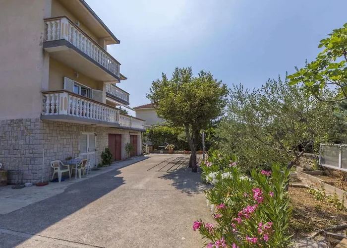 Apartment In 14267 *