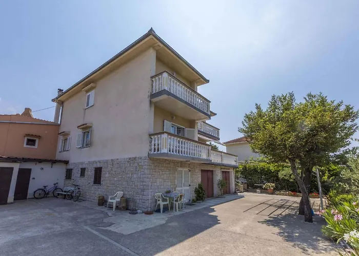 Apartment In 14267 *